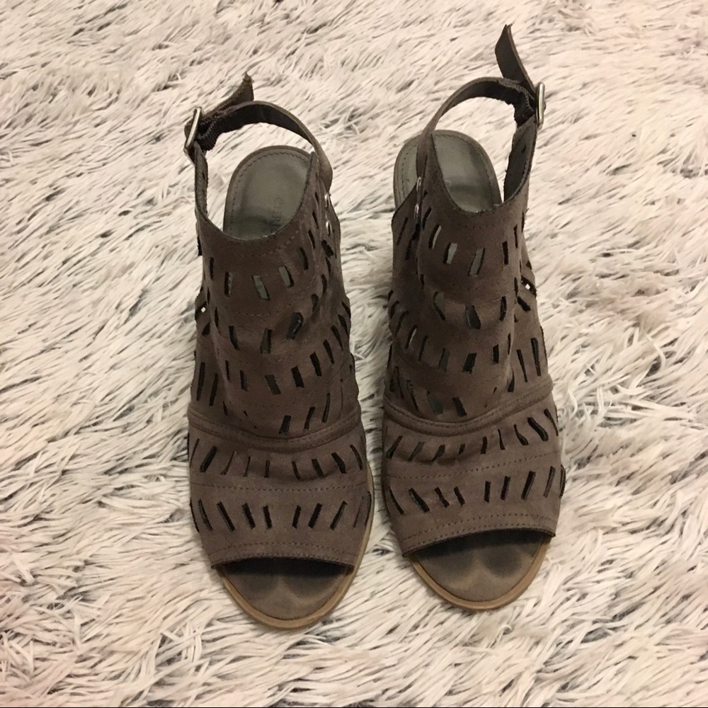 🦋 Grey Booties 💫 - Picture 3 of 4